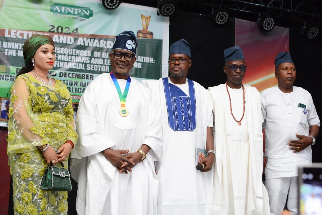 Yuletide: Ondo State Man of the Year, ABENA Distributes Bags of Rice, Cash to Ease Christmas Celebration