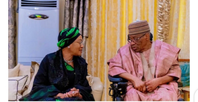 First Lady donates N100m to Niger tanker explosion victims, visits IBB, Abdulsalami