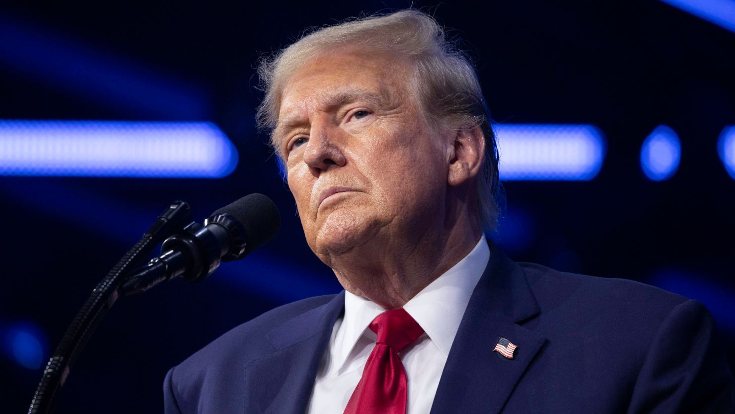 “Trump Card” Draws 70,000 Sign-Ups Despite Lack of Official Visa Program