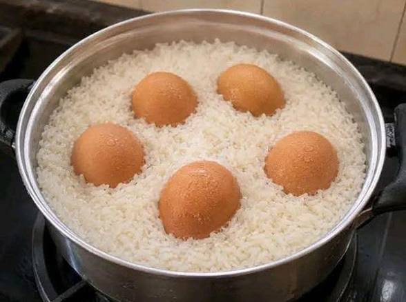 Experts Warn Nigerians Against Boiling Eggs and Rice Together Over Food Safety Risks Experts Warn Nigerians Against Boiling Eggs and Rice Together Over Food Safety Risks