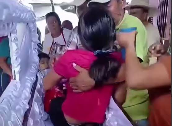 15-Year-Old Girl Reportedly Wakes Up Inside Coffin During Funeral in Guatemala 15-Year-Old Girl Reportedly Wakes Up Inside Coffin During Funeral in Guatemala